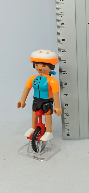 Femme sportive sur monocycle playmobil