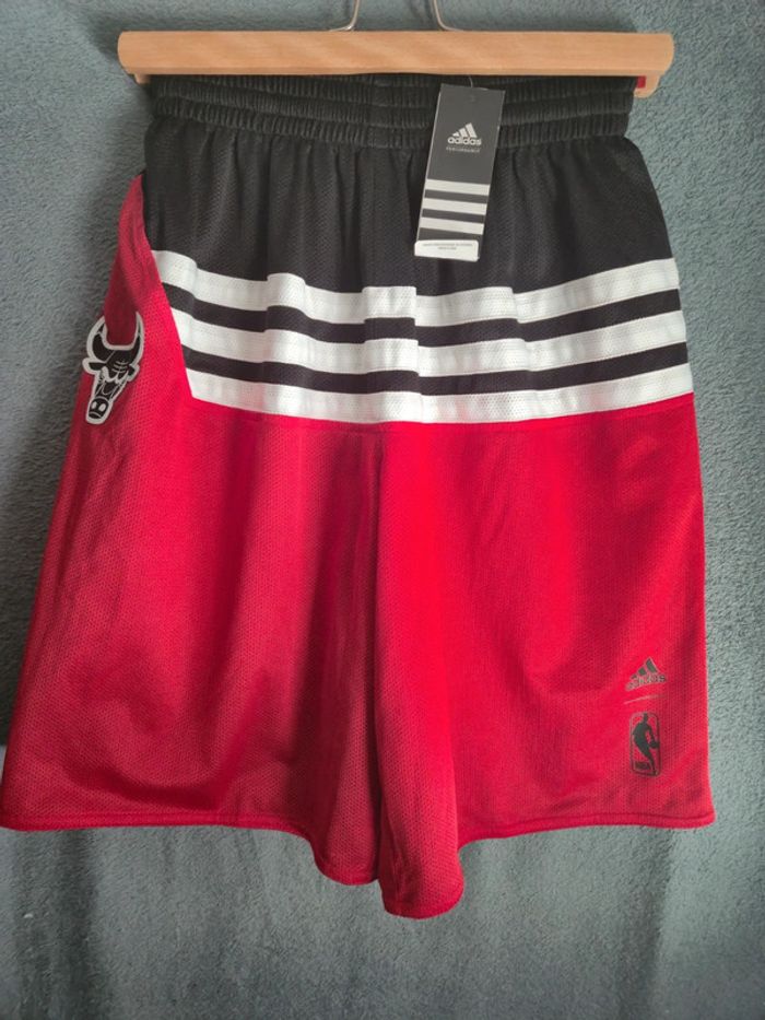 Short adidas neuf