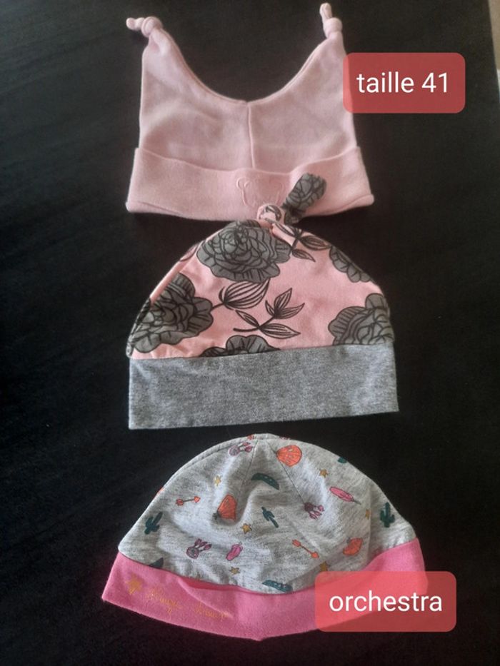 Lot 3 bonnets