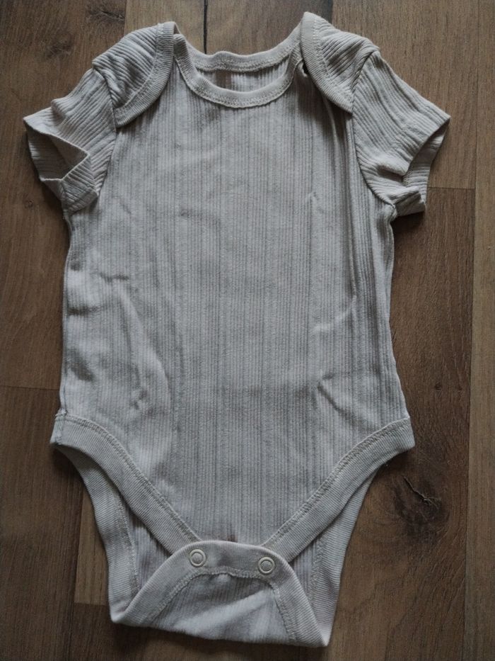 Lot de bodies - photo numéro 6