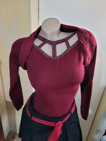 Pull bordeaux taille unique, col ajouré strass