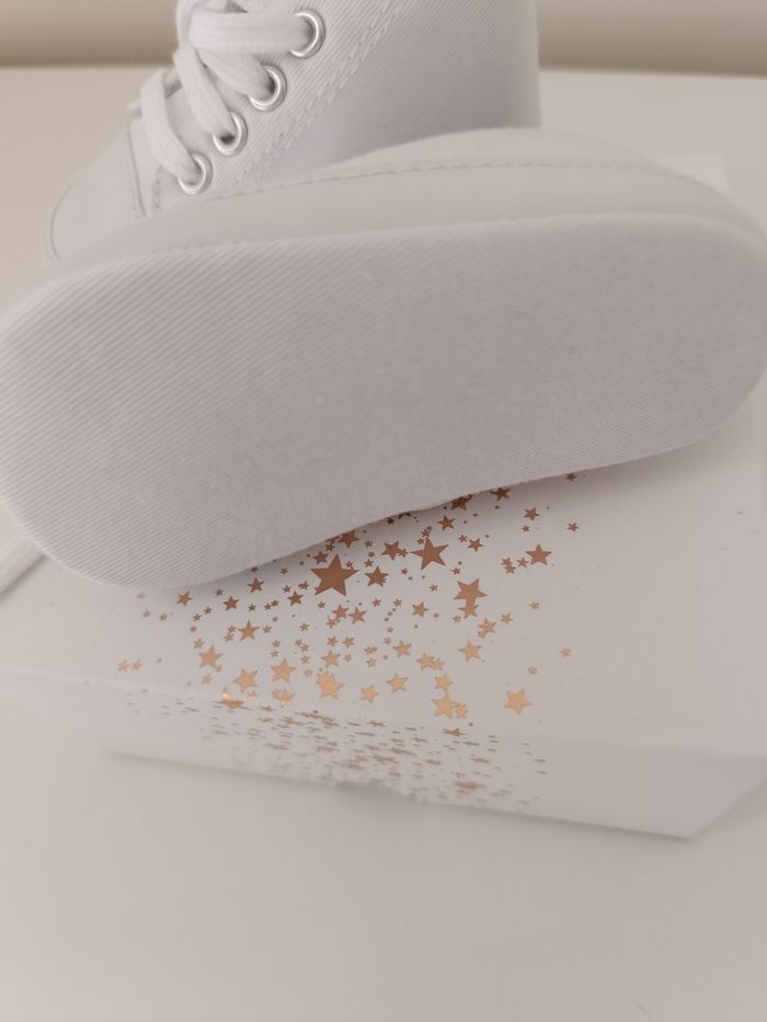 Tennis bébé Kiabi blanche en toile taille 18 - photo numéro 3