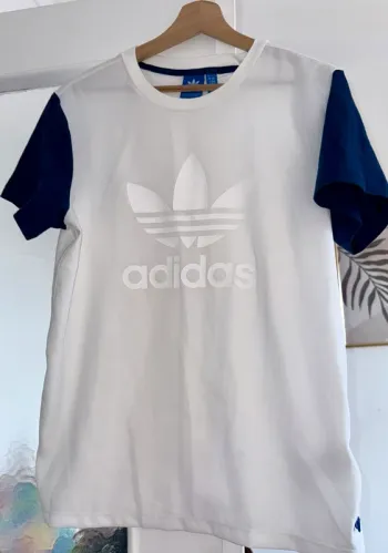 Adidas t shirt blanc et bleu