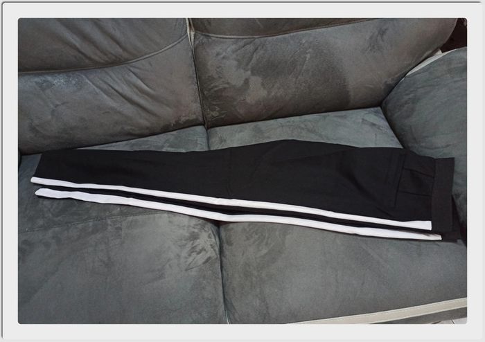 Pantalon Zara Basic S noir avec bandes latérales blanches - Coupe élégante - photo numéro 5