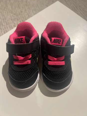 Baskets bébé Nike performance pointure 18.5