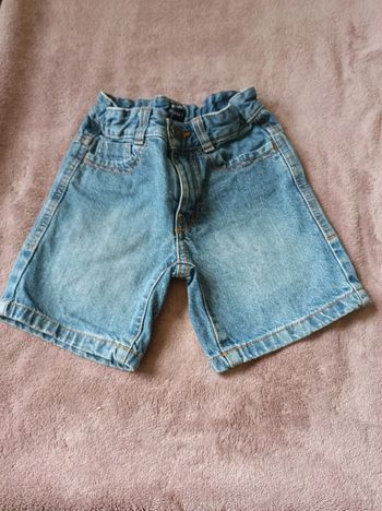 Short en jean noir - Taille 6 ans.  