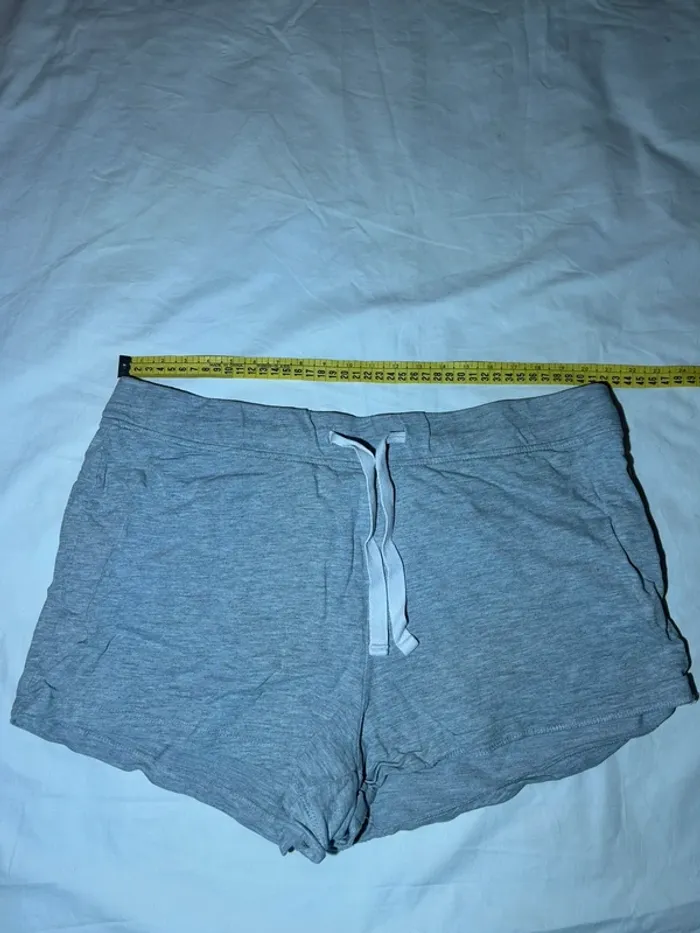 Short gris esmara