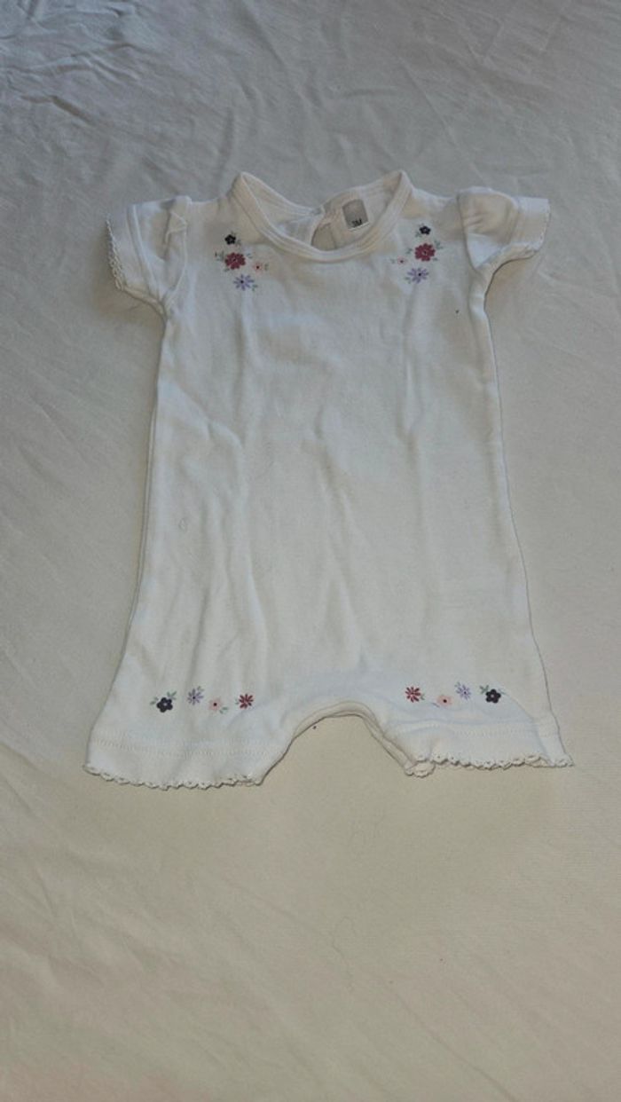 Combishort blanc fleurs 🌸- 3 mois