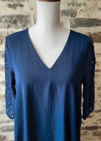 Robe bleue marine avec manches en crochet Grace & Mila Taille M ou 38