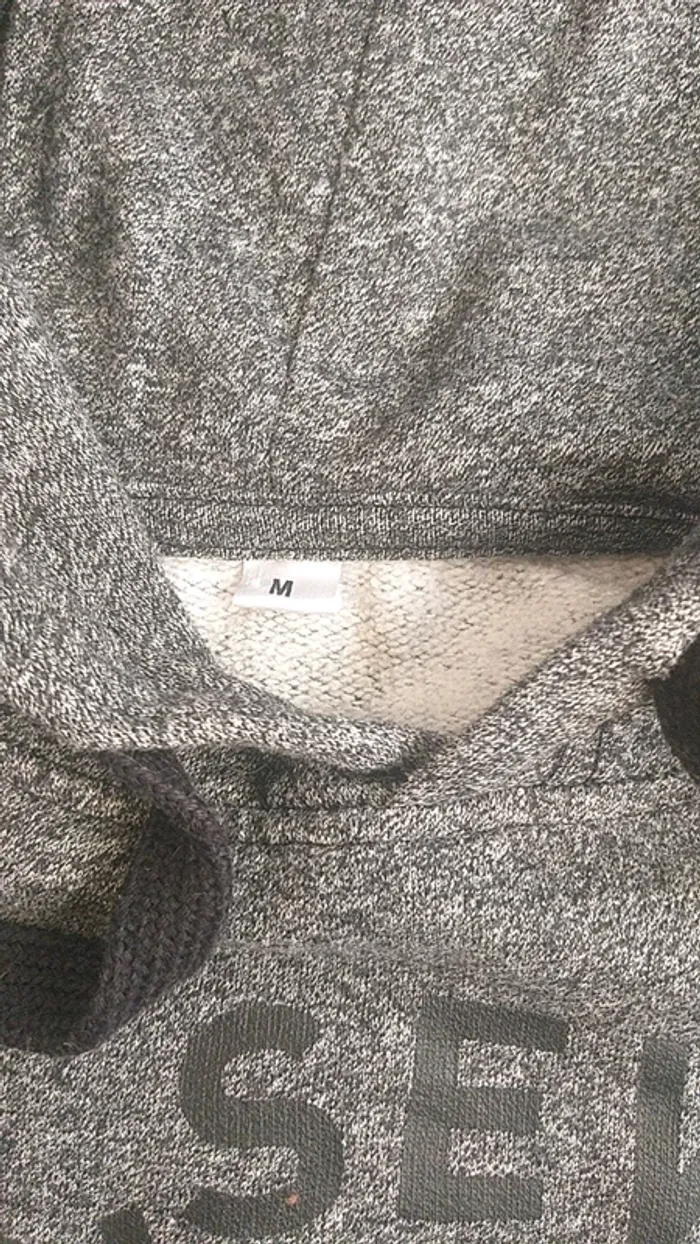 Pull a capuche - photo numéro 5
