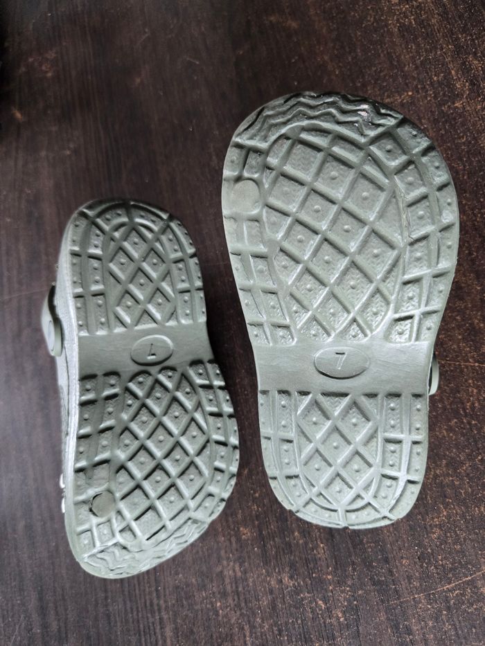 Chausson fourré dinosaure taille 24, style crocs - photo numéro 5