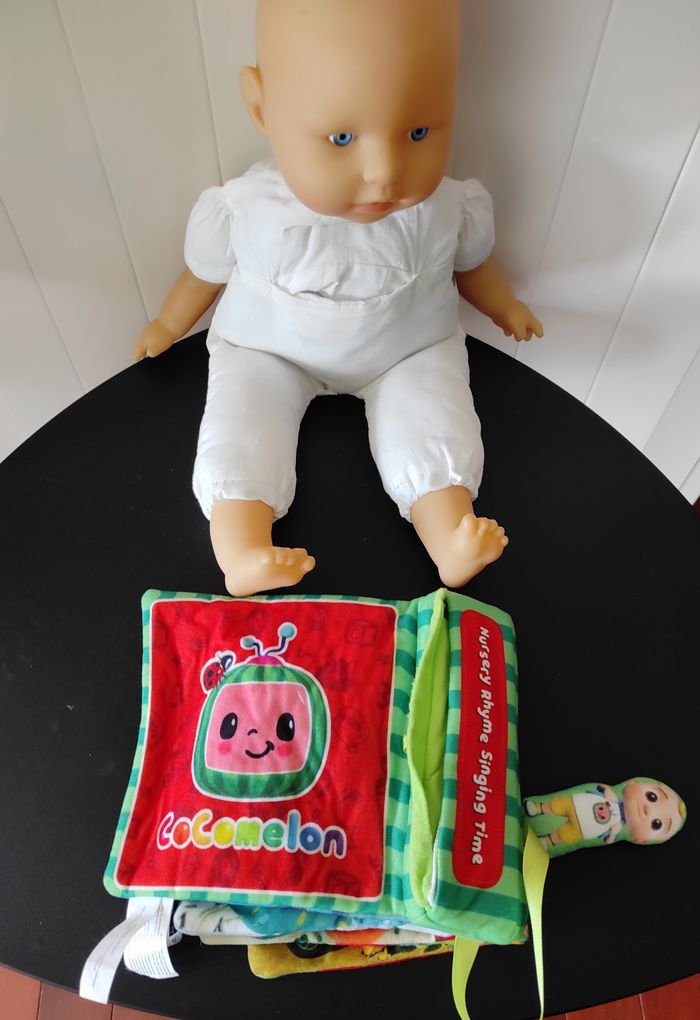 Livre musical en tissu pour bébé – CocoMelon (anglais) - photo numéro 4