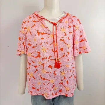 Blouse rose fleurie candy pink manches courtes taille M lien à pompons neuf A966