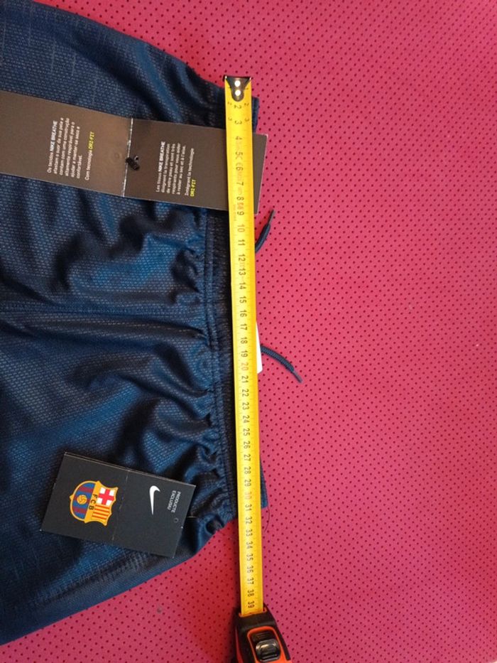 Short de foot FC Barcelone+ chaussettes, Nike Authentique Officiel taille 12/13 ans, Neuf - photo numéro 18