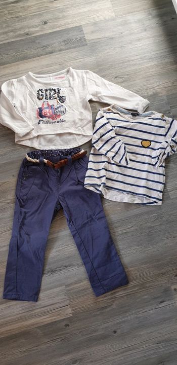 Ensemble pantalon chino neuf et haut