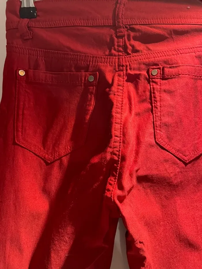 Pantalon rouge de marque idodo taille 38-M très bon état - photo numéro 4