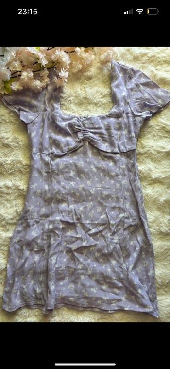 Robe à fleurs violette et blanche