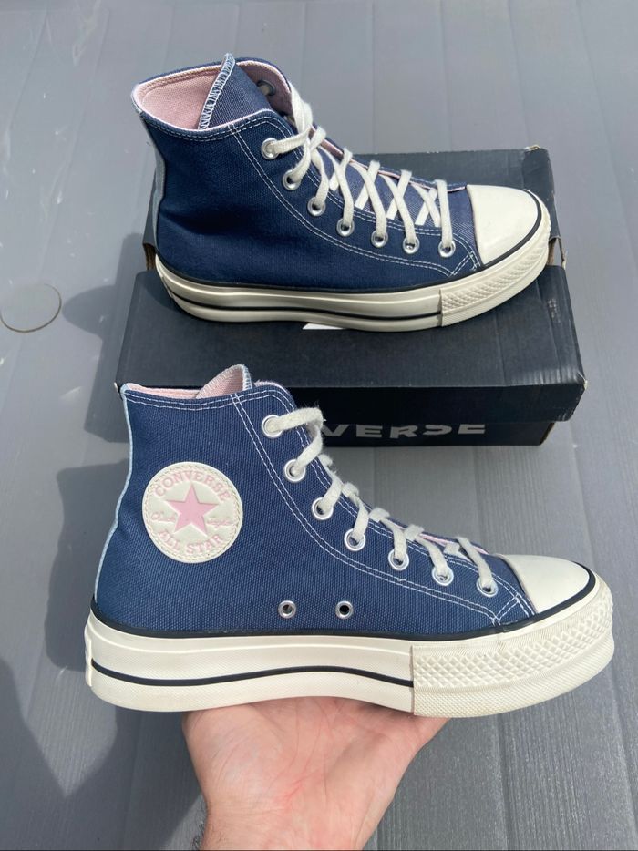 Converse Chuck Taylor All Star Lift Plateform Ashion bleu marine et blanc de taille 37,5