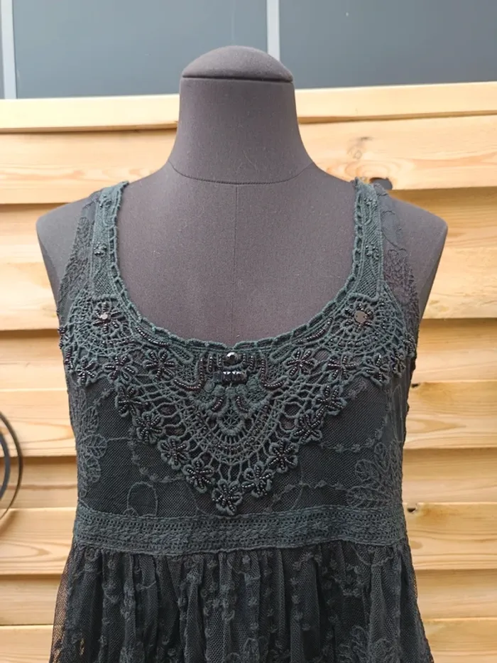 Robe dentelle et broderie taille 1 - photo numéro 5