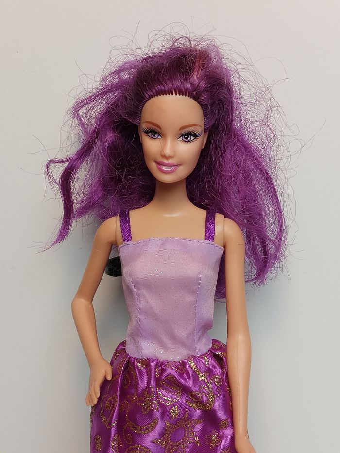 Poupée mattel barbie tenue total mauve
Poupée et ensemble compris - photo numéro 2