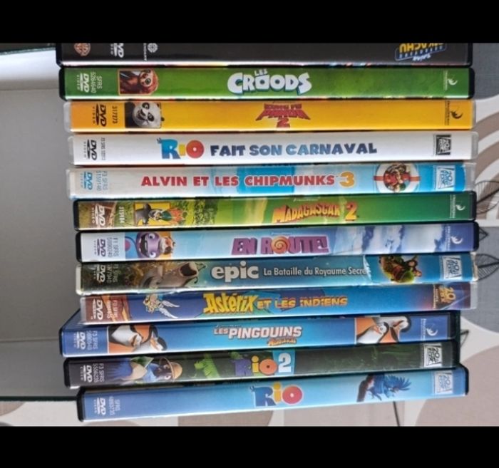 Lot 12 DVD enfants films d'animation - photo numéro 1