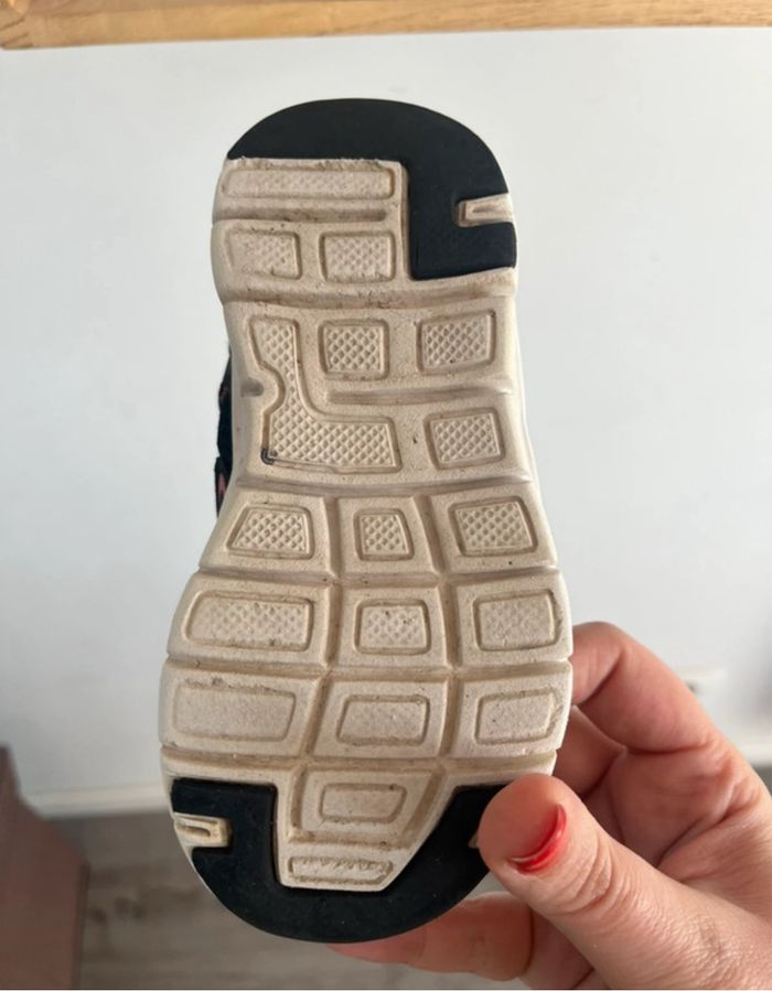 Baskets tex bon état taille 26 - photo numéro 3