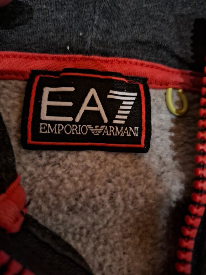 Pull a capuche homme gris foncé et rouge EA7 emporio armani - photo numéro 3