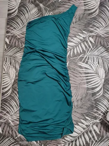 Robe épaule nue