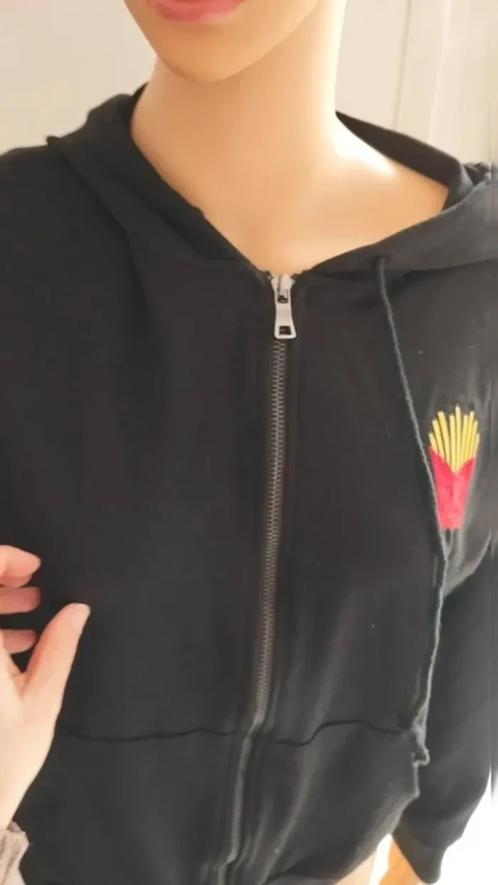 Gilet zippé noir avec motifs taille m/l femme - photo numéro 3