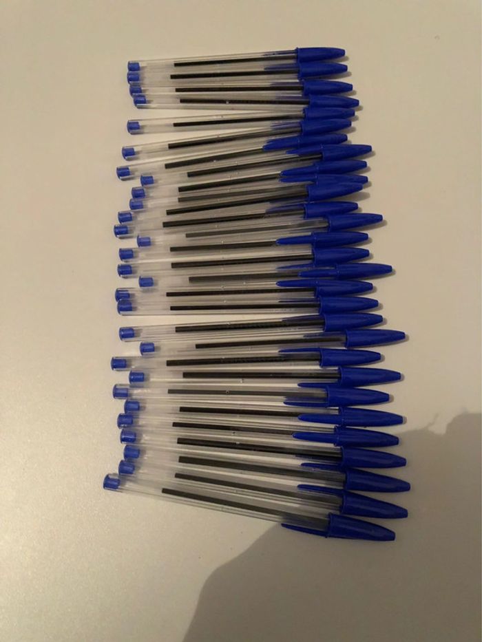Lot 30 stylos bic bleu neuf