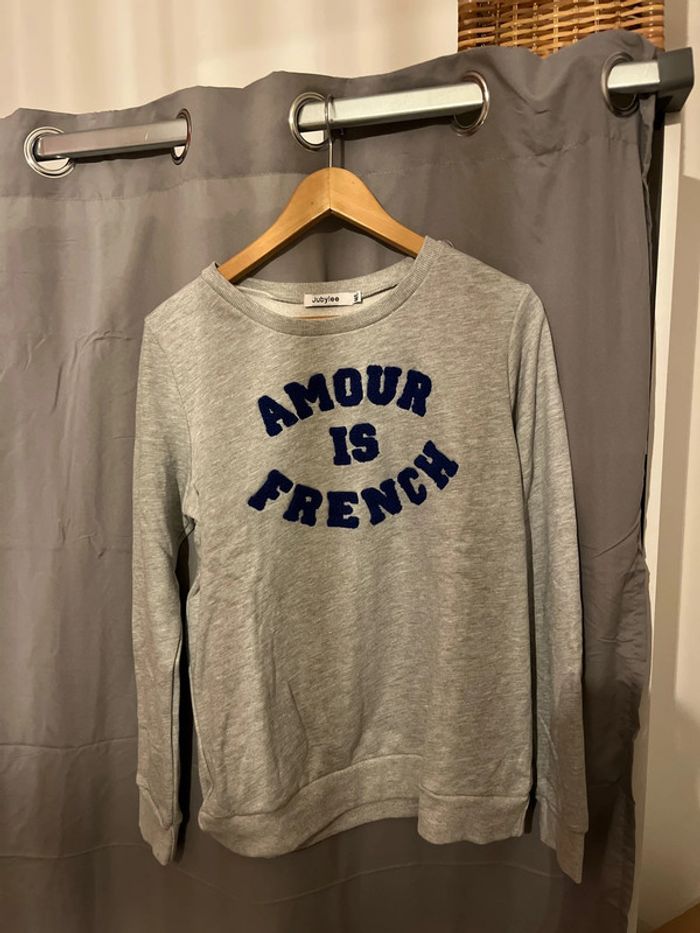 Sweat-shirt gris avec inscription
