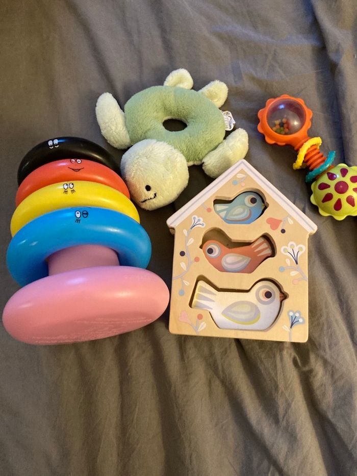 Lot jouet bébé