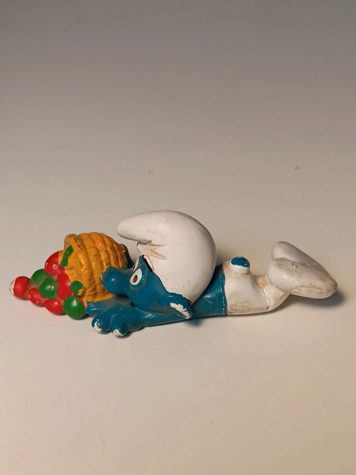 Figurine vintage 1982 Schtroumpf corbeille de fruits peyo W.germany - photo numéro 2