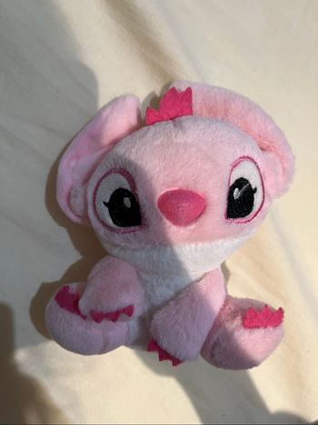 Petite peluche stitch rose.