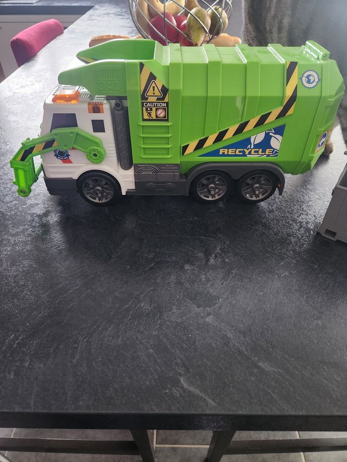 Camion poubelle - photo numéro 2