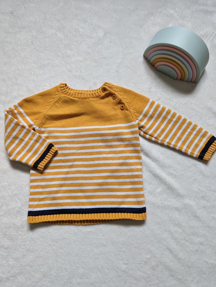 Pull jaune à rayure