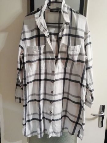 Très jolie Chemise Longueur a carreaux