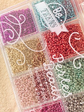 Boîte perles de rocaille 10 couleurs métalliques Buki 