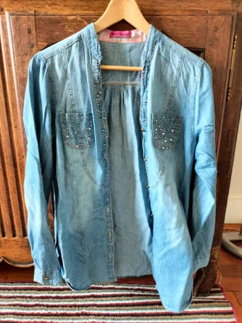 Chemise en jean avec paillettes