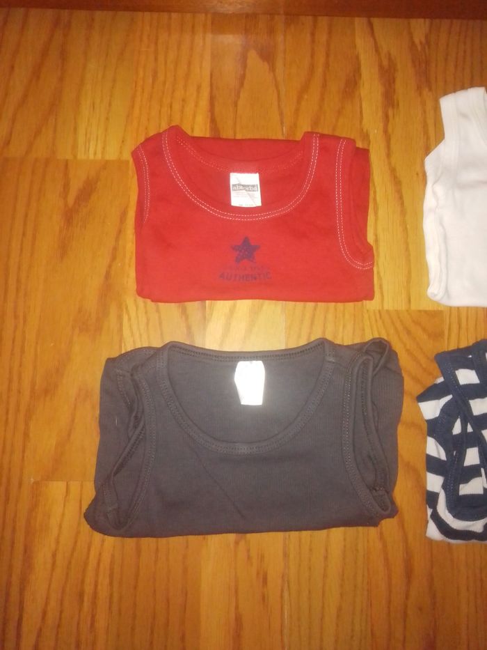 Lot bodies 6/9 mois Petit Bateau, Absorba, H&M - photo numéro 2