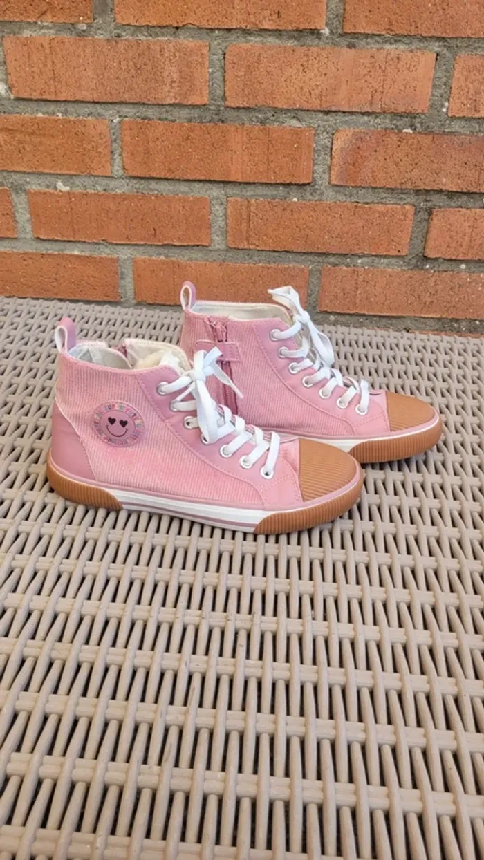 Baskets taille 34 - photo numéro 2