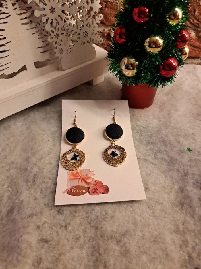 Boucles d'oreilles pendante noir doré - photo numéro 2