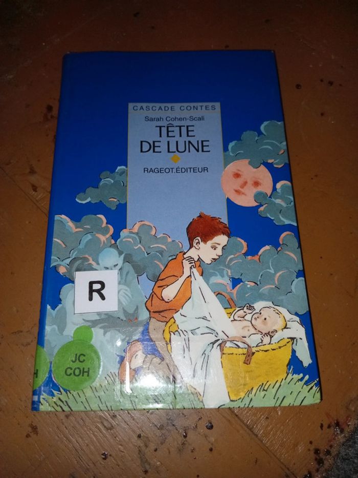 Cascade contes : tête de lune