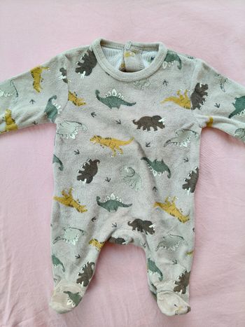 Pijama chaud garçon Kiabi gris dinosaures 52-55 cm