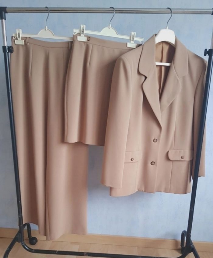 Ensemble tailleur 3 pièces camel