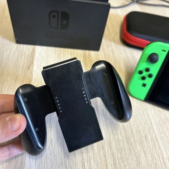 Console Nintendo Switch V2 - photo numéro 2