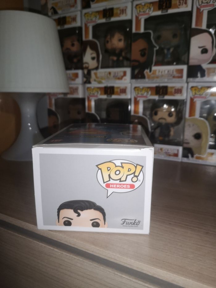 Funko pop Heroes Superman 251 Superman edition 80 ans - photo numéro 5