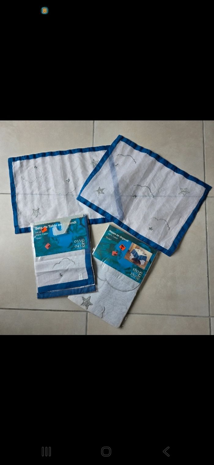 Lot nappe ronde + 4 sets de table véritable organdi