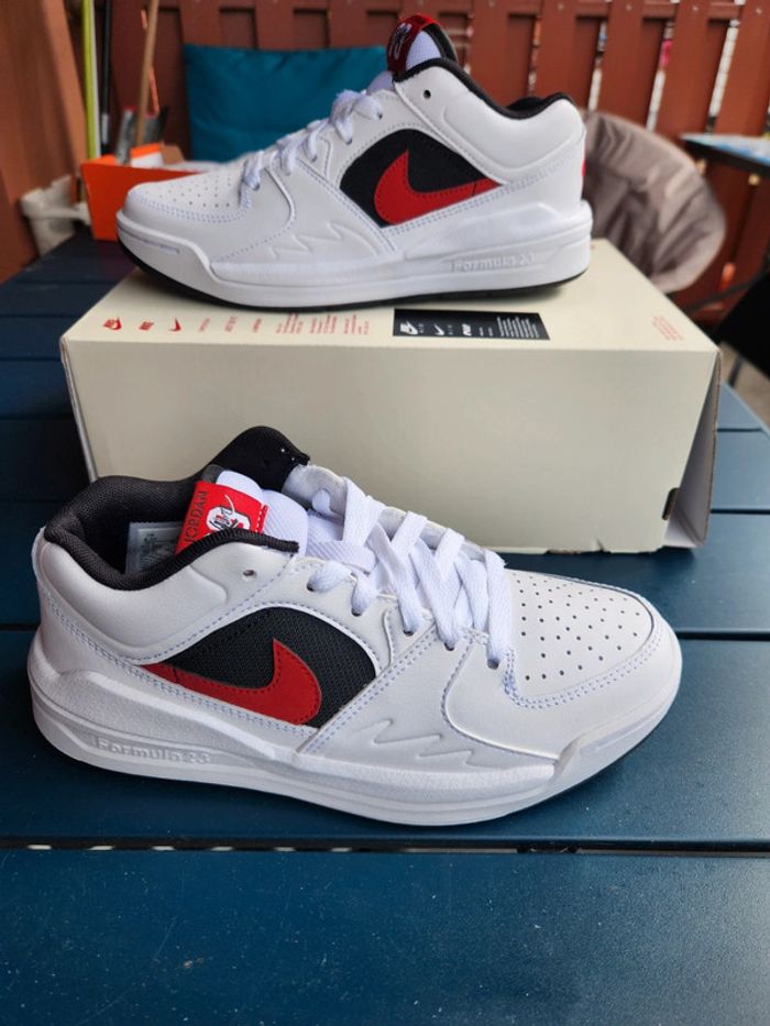 Jordan stadium 90 garçon Taille 36,5 neuves - photo numéro 2