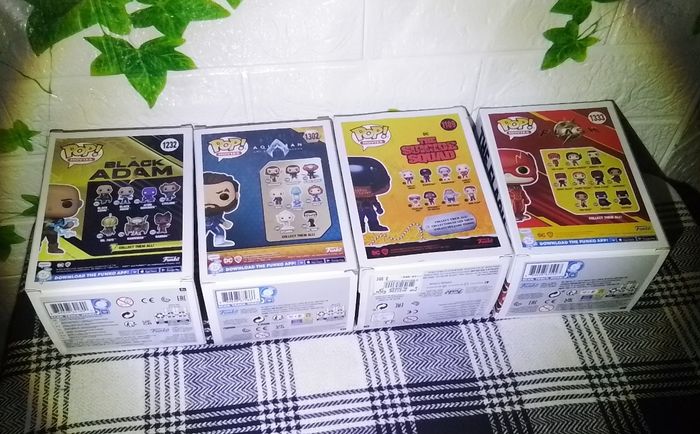 Lot 4 figurines pops héros  DC comics  Black adam  flash  aquaman bloodsport - photo numéro 4